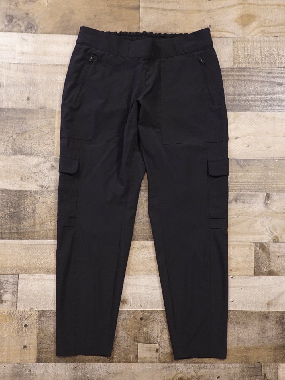 Athleta Chelsea Cargo Pant Women’s 12 Black 27.5” Inseam Stretch Travel Utility